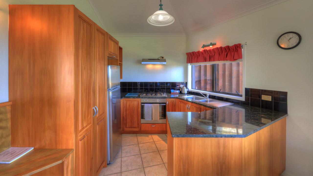 Ocean Breeze Cottages Burnt Pine Exterior foto